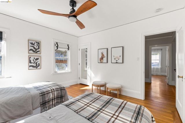 1019 Trestle Glen Rd, Oakland, CA 94610