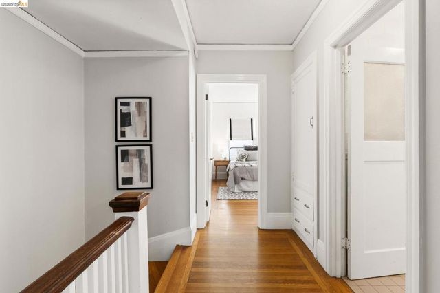 1019 Trestle Glen Rd, Oakland, CA 94610