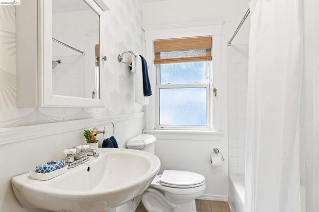 1019 Trestle Glen Rd, Oakland, CA 94610