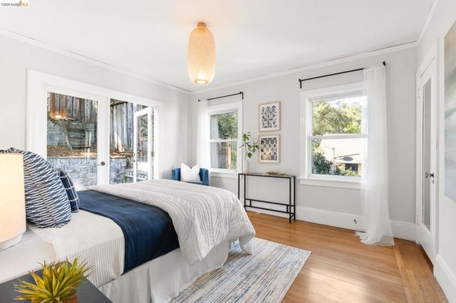 1019 Trestle Glen Rd, Oakland, CA 94610