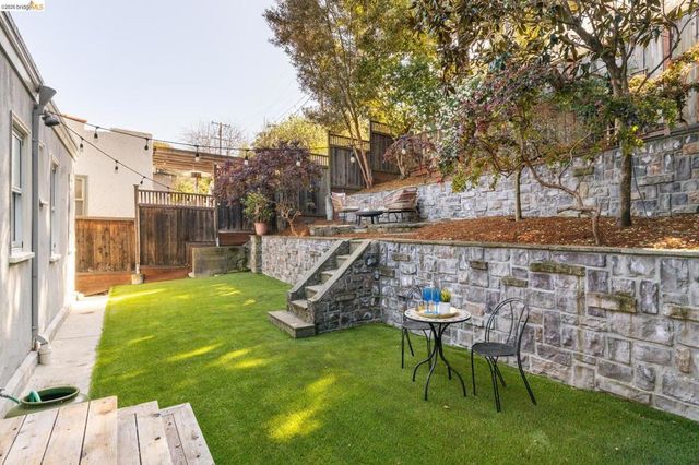 1019 Trestle Glen Rd, Oakland, CA 94610