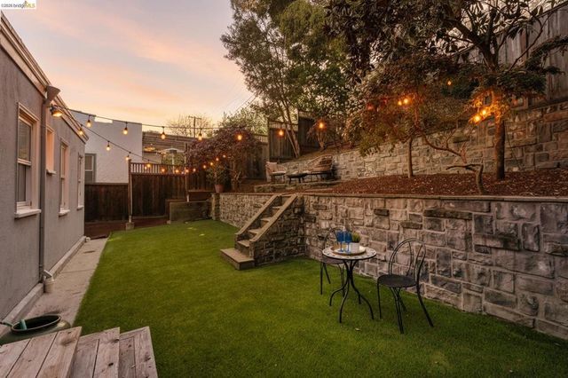 1019 Trestle Glen Rd, Oakland, CA 94610