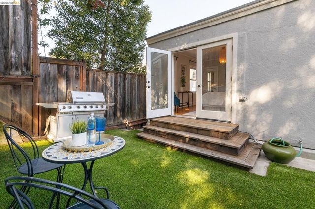 1019 Trestle Glen Rd, Oakland, CA 94610