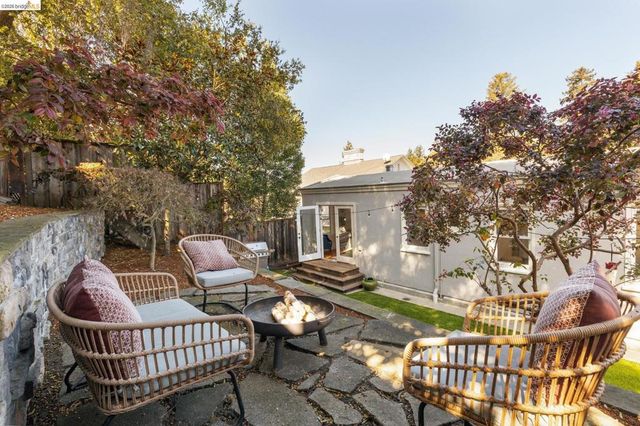 1019 Trestle Glen Rd, Oakland, CA 94610