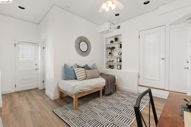 1019 Trestle Glen Rd, Oakland, CA 94610