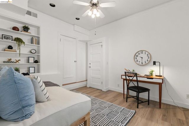 1019 Trestle Glen Rd, Oakland, CA 94610