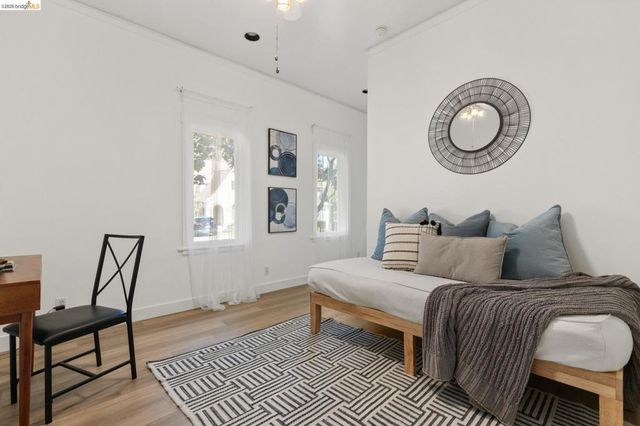 1019 Trestle Glen Rd, Oakland, CA 94610