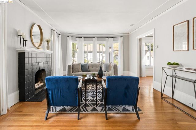 1019 Trestle Glen Rd, Oakland, CA 94610