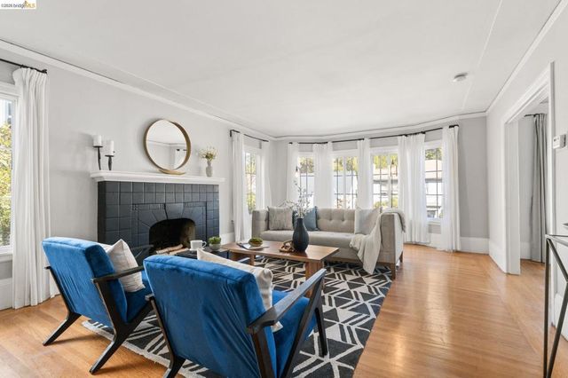 1019 Trestle Glen Rd, Oakland, CA 94610