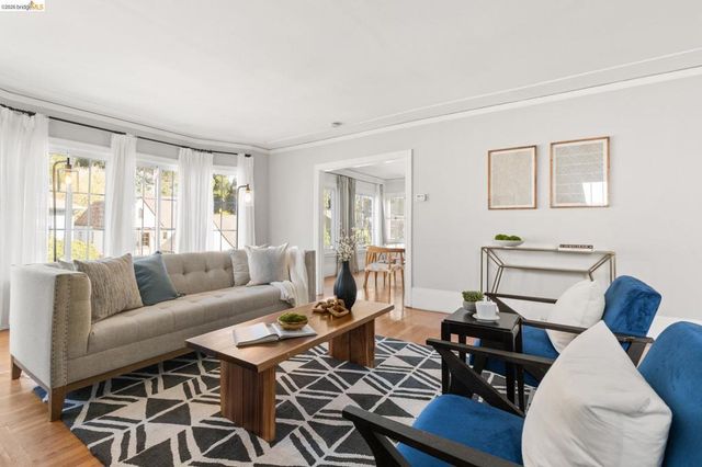 1019 Trestle Glen Rd, Oakland, CA 94610