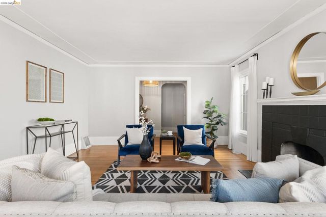 1019 Trestle Glen Rd, Oakland, CA 94610