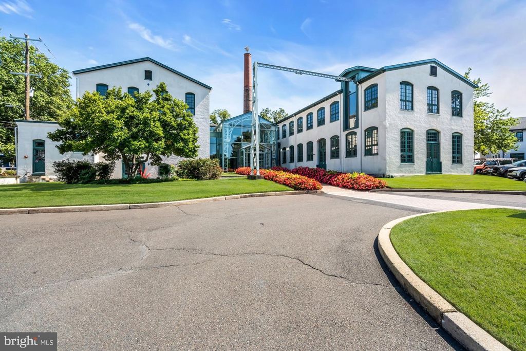 301 S STATE ST #204, NEWTOWN, PA 18940 — exterior