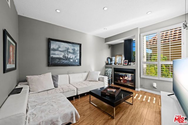 1340 Glenwood Road 4, Glendale, CA 91201