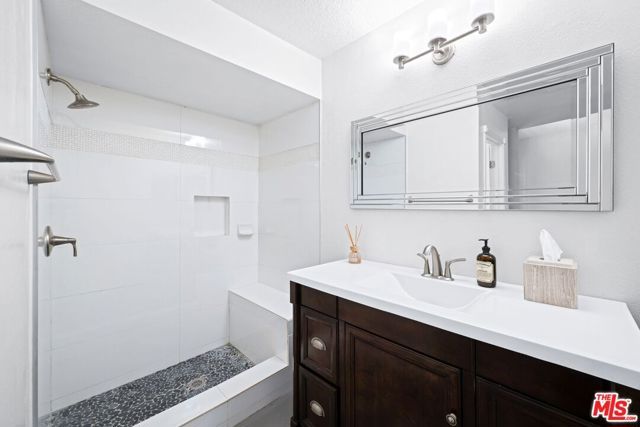 1340 Glenwood Road 4, Glendale, CA 91201