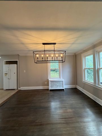 77 Woods Avenue, Rockville Centre, NY 11570