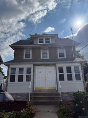 77 Woods Avenue, Rockville Centre, NY 11570