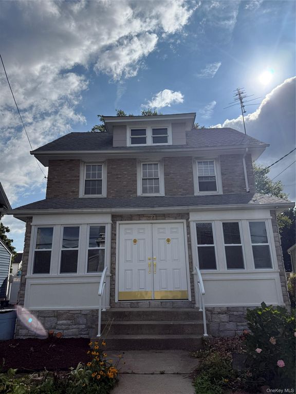 77 Woods Avenue, Rockville Centre, NY 11570