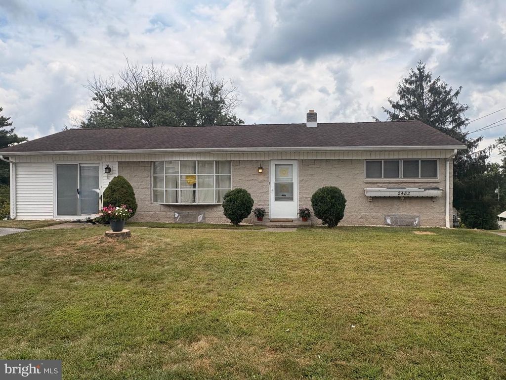 2482 BERKSHIRE LN, Dover, PA 17315