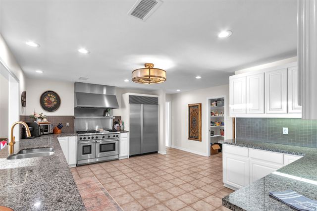 144 Redondo Drive, Gun Barrel City, TX 75156