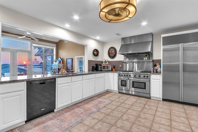 144 Redondo Drive, Gun Barrel City, TX 75156