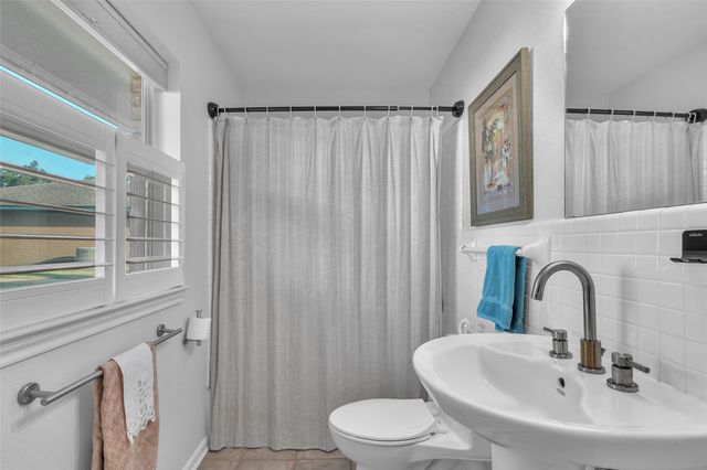 144 Redondo Drive, Gun Barrel City, TX 75156