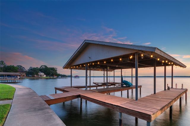 144 Redondo Drive, Gun Barrel City, TX 75156
