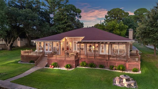 144 Redondo Drive, Gun Barrel City, TX 75156