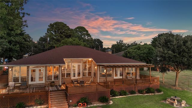 144 Redondo Drive, Gun Barrel City, TX 75156