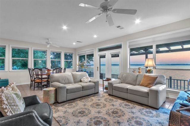 144 Redondo Drive, Gun Barrel City, TX 75156