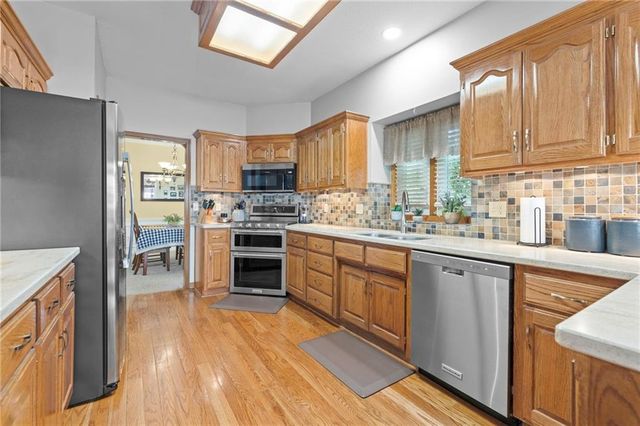 5204 N PENNSYLVANIA Street, Gladstone, MO 64118