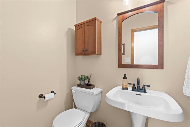 5204 N PENNSYLVANIA Street, Gladstone, MO 64118