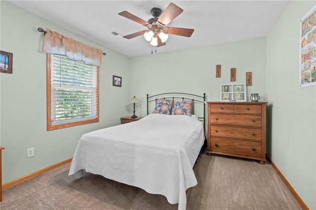 5204 N PENNSYLVANIA Street, Gladstone, MO 64118
