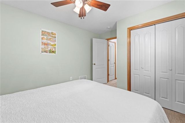 5204 N PENNSYLVANIA Street, Gladstone, MO 64118