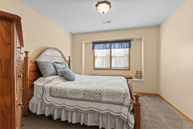 5204 N PENNSYLVANIA Street, Gladstone, MO 64118