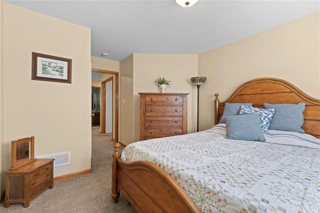 5204 N PENNSYLVANIA Street, Gladstone, MO 64118