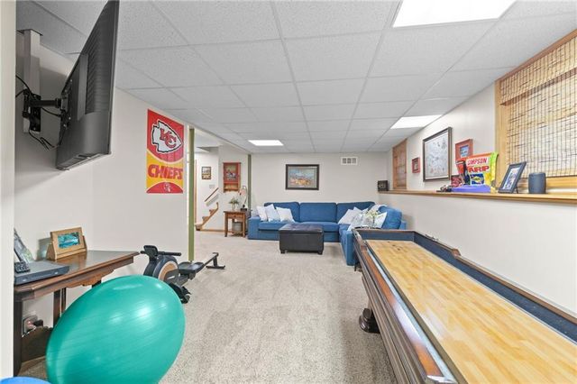 5204 N PENNSYLVANIA Street, Gladstone, MO 64118