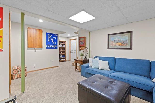5204 N PENNSYLVANIA Street, Gladstone, MO 64118