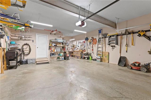 5204 N PENNSYLVANIA Street, Gladstone, MO 64118