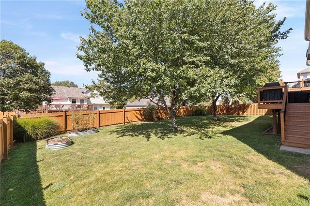 5204 N PENNSYLVANIA Street, Gladstone, MO 64118