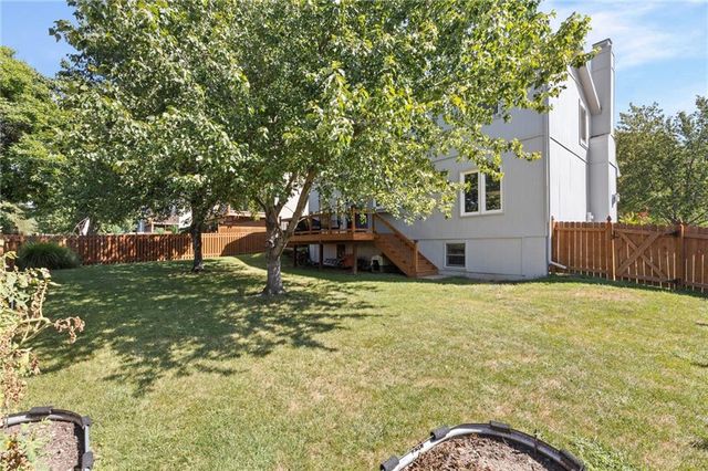5204 N PENNSYLVANIA Street, Gladstone, MO 64118