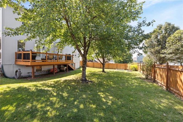 5204 N PENNSYLVANIA Street, Gladstone, MO 64118