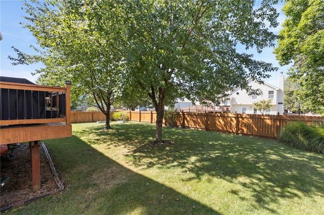 5204 N PENNSYLVANIA Street, Gladstone, MO 64118