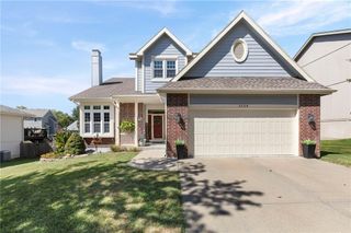5204 N PENNSYLVANIA Street, Gladstone, MO 64118