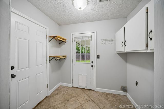 1504 Heather Court, Pryor, OK 74361