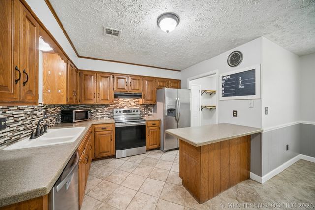 1504 Heather Court, Pryor, OK 74361
