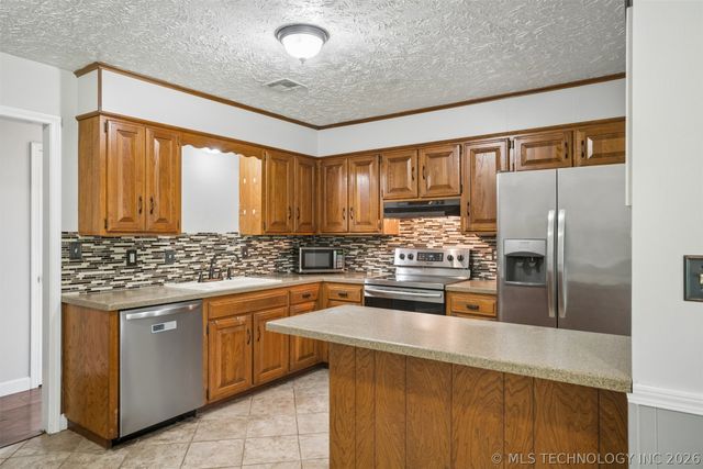1504 Heather Court, Pryor, OK 74361