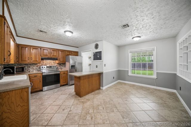 1504 Heather Court, Pryor, OK 74361