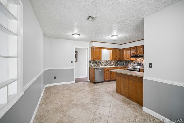1504 Heather Court, Pryor, OK 74361