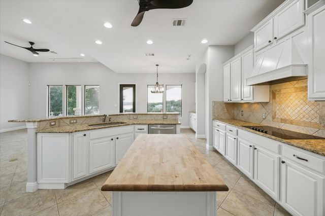 17813 Kingfisher Ridge DR, Lago Vista, TX 78645