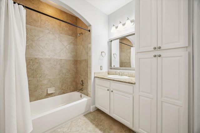 17813 Kingfisher Ridge DR, Lago Vista, TX 78645
